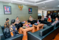 Kapolda Sumbar Irjen Pol. Djati Wiyoto Abadhy menyambut Tim Kompolnas Awards 2026 di Mapolda Sumbar, Kamis (20/8/2026). (Foto: Polda Sumbar)