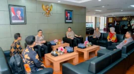 Kapolda Sumbar Irjen Pol. Djati Wiyoto Abadhy menyambut Tim Kompolnas Awards 2026 di Mapolda Sumbar, Kamis (20/8/2026). (Foto: Polda Sumbar)