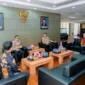 Kapolda Sumbar Irjen Pol. Djati Wiyoto Abadhy menyambut Tim Kompolnas Awards 2026 di Mapolda Sumbar, Kamis (20/8/2026). (Foto: Polda Sumbar)