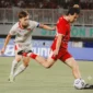 Pemain Timnas Indonesia, Tom Haye saat berduel dengan pemain Vietnam pada laga sebelumnya. (Foto: IG @timnasindonesia)