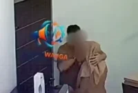 Tangkapan layar video diduga memperlihatkan dua ASN bermesraan viral di media sosial. (Foto: IG @suarawarga2026) 