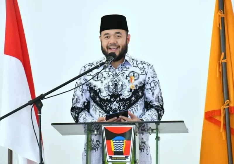 Wali Kota Padang Fadly Amran memberikan sambutan saat Pengukuhan Pengurus PGRI Padang Masa Bakti XXIII Tahun 2025-2030 di Bagindo Aziz Chan Youth Center, Rabu (26/8/2026). (Foto: Pemko Padang)