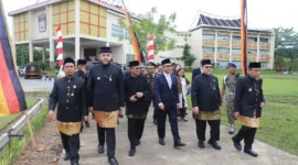 Wali Kota Padang Fadly Amran bersama Wakil Wali Maigus Nasir, Ketua DPRD Padang Muharlion dan saat akan mengikuti Rapat Paripurna Istimewa DPRD Padang.