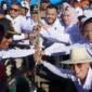Wali Kota Padang Fadly Amran bersama Wali Kota Hildesheim Ingo Meyer melakukan penanaman pohon di kawasan Batang Arau. (Foto: Pemko Padang) 