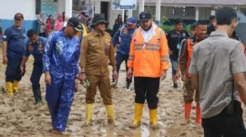Wali Kota Padang Fadly Amran bersama jajaran Disdikbud Padang meninjau SMPN 41 Padang, Selasa (4/8/2026). (Foto: Pemko Padang) 