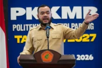 Wali Kota Padang Fadly Amran membuka PKKMB PNP Tahun Akademik 2026/2027 di Gedung PKM PNP, Selasa (18/8/2026). (Foto: Pemko Padang)