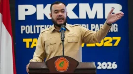 Wali Kota Padang Fadly Amran membuka PKKMB PNP Tahun Akademik 2026/2027 di Gedung PKM PNP, Selasa (18/8/2026). (Foto: Pemko Padang)