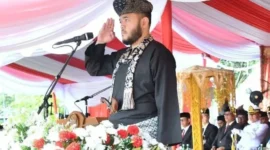 Wali Kota Padang, Fadly Amran memimpin Upacara Peringatan HUT ke-81 Kemerdekaan RI tingkat Kota Padang di Lapangan Upacara Balai Kota Padang, Senin (17/8/2026) pagi. (Foto: Pemko Padang)