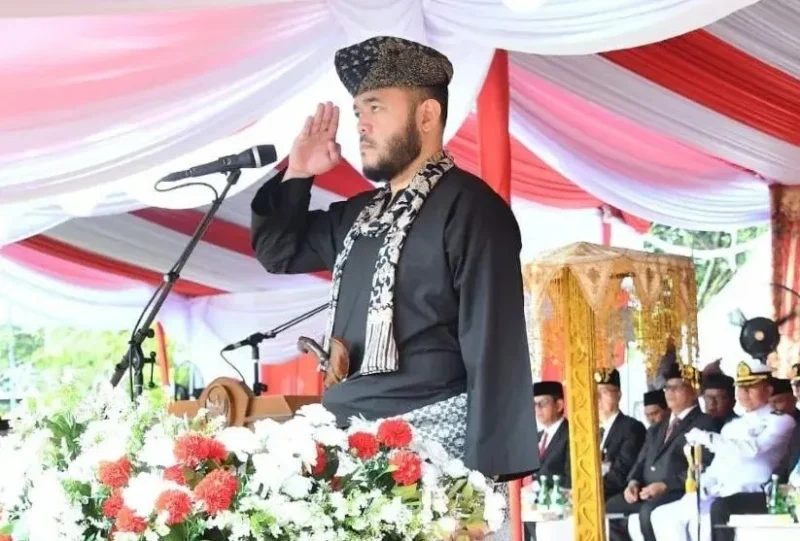 Wali Kota Padang, Fadly Amran memimpin Upacara Peringatan HUT ke-81 Kemerdekaan RI tingkat Kota Padang di Lapangan Upacara Balai Kota Padang, Senin (17/8/2026) pagi. (Foto: Pemko Padang)