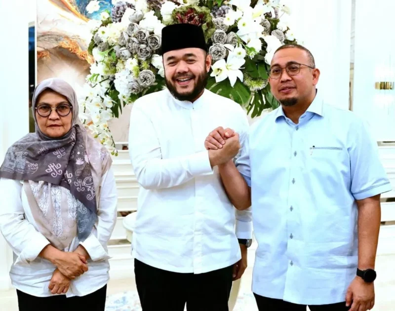 Wali Kota Padang Fadly Amran menerima Wakil Ketua Komisi VI DPR RI Andre Rosiade di Kediaman Resmi Wali Kota Padang, Jumat (21/8/2026). (Foto: Pemko Padang) 