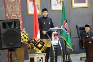 Wali Kota Padang Fadly Amran menyampaikan sambutan