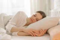 Ilustrasi seorang wanita sedang tidur. (Foto: Pexels)