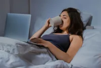 Ilustrasi seorang wanita mengalami insomnia. (Foto: Pexels)