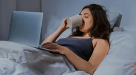 Ilustrasi seorang wanita mengalami insomnia. (Foto: Pexels)
