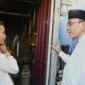 Wakil Wali Kota Padang Maigus Nasir membesuk warga yang terbaring sakit di kediamannya Jalan Veteran Nomor 6 A, Padang, Jumat (7/8/2026). (Foto: Pemko Padang)