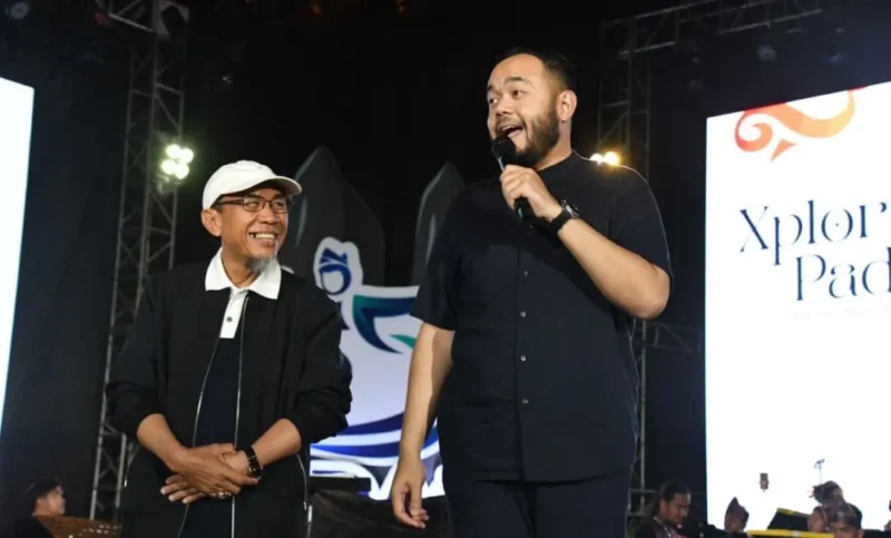 Wali Kota Padang Fadly Amran bersama Wakil Wali Kota Maigus Nasir menghadiri penutupan Xploria Padang 2026 di kawasan bawah Jembatan Siti Nurbaya, Kota Tua Padang, Minggu (9/8/2026) malam. (Foto: Pemko Padang)