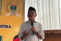 Anggota DPRD Sumbar Zuldafri Darma saat menggelar Sosialisasi Perda Provinsi Sumbar Nomor 9 Tahun 2018 di Nagari Parambahan, Kecamatan Lima Kaum, Kabupaten Tanah Datar, Minggu (9/8/2026). (Foto: Ist)