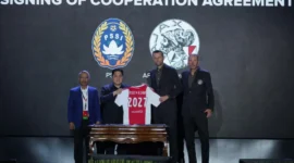 Ajax dan PSSI resmi bermitra untuk memperkuat pembinaan pemain muda dan meningkatkan kualitas pelatih sepak bola Indonesia. (Foto: PSSI)