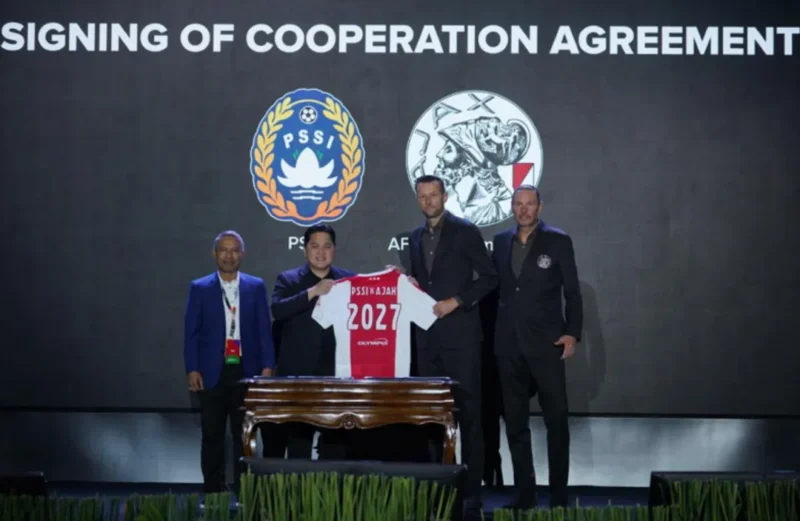 Ajax dan PSSI resmi bermitra untuk memperkuat pembinaan pemain muda dan meningkatkan kualitas pelatih sepak bola Indonesia. (Foto: PSSI)