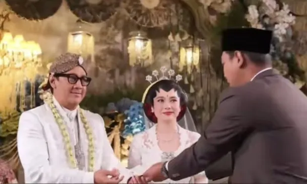 Andre Taulany dan Amanda Rigby resmi menikah. (Foto: TikTok @qwerty123585)