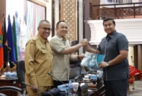 Anggota DPRD Sumbar, Varel Oriano saat mewakili Fraksi PDI Perjuangan-PKB dalam Rapat Paripurna DPRD Sumbar di Padang, Senin (7/9/2026). (Foto: Ist)