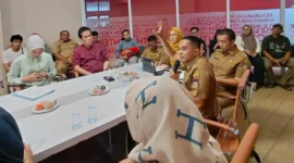 Dispar Padang bersama OPD terkait saat audiensi dengan para PKL Batang Arau. 