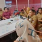 Dispar Padang bersama OPD terkait saat audiensi dengan para PKL Batang Arau. 
