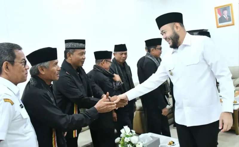 Wali Kota Padang Fadly Amran menerima audiensi pengurus LKAAM Kota Padang di Kediaman Resmi Wali Kota Padang, Rabu (9/9/2026). (Foto: Pemko Padang)