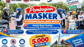 BPBD Padang bersama Bank Nagari membagikan 5.000 masker di tiga titik untuk melindungi warga yang beraktivitas di luar ruangan.