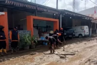 BPBD Padang mengirim personel dan relawan ke Solok untuk membantu penanganan banjir bandang dan mendukung proses pemulihan. (Foto: Pemko Padang)