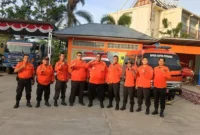 BPBD Padang mengerahkan 12 personel untuk membantu penanganan banjir bandang di Kabupaten Solok dan mendukung proses pemulihan. (Foto: BPBD Padang)