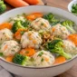 Ilustrasi bakso ayam sayur. (Foto: AI Generated)