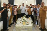 Wali Kota Padang Fadly Amran menerima kunjungan pengurus DPD IKAL Provinsi Sumbar di Ruang VIP Rumah Dinas Wali Kota, Senin (28/9/2026). (Foto: Pemko Padang)