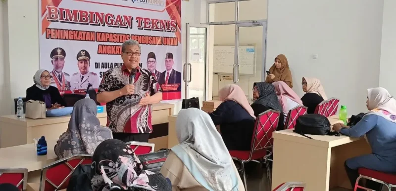 Ketua DPRD Sumbar Muhidi saat Bimtek Peningkatan Kapasitas Pengusaha.