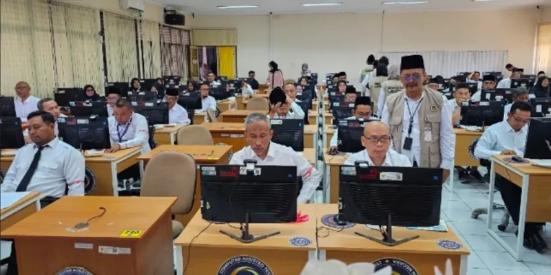 Para calon petugas haji mengikuti CAT PPIH 2027 secara serentak di 35 titik kantor BKN dan unit pelaksana teknis BKN di berbagai daerah. (Foto: Kemenhaj)