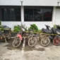 Polres Sijunjung mengamankan tujuh motor dan seorang pria dalam Operasi Jaran 2026 terkait dugaan kasus curanmor. (Foto: Polda Sumbar)
