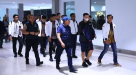 Dittipidsiber Bareskrim Polri berhasil menangkap DPO judi online FP di Thailand dan membawanya ke Indonesia. (Foto: Humas Polri)