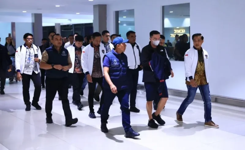 Dittipidsiber Bareskrim Polri berhasil menangkap DPO judi online FP di Thailand dan membawanya ke Indonesia. (Foto: Humas Polri)