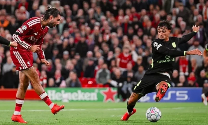 Dominik Szoboszlai membobol gawang Jan Oblak. (Foto: IG @liverpoolfc)