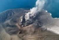Gunung Anak Krakatau mengalami erupsi. (Foto: Kementerian ESDM