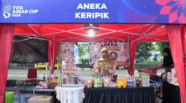 Ajang FIFA ASEAN CUP 2026 memberi dampak ekonomi untuk masyarakat. Salah satunya bagi para pelaku UMKM di daerah Stadion Si Jalak Harupat, Soreang, Jabar. (Foto: Herry/Kemenpora.go.id)