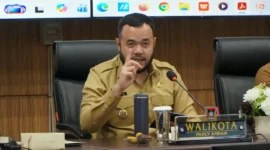 Wali Kota Padang Fadly Amran memimpin Monthly Meeting Pemerintah Kota Padang di Ruang Abu Bakar Jaar, Balai Kota Padang, Aie Pacah, Senin (14/9/2026). (Foto: Pemko Padang)