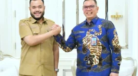 Wali Kota Padang, Fadly Amran bersama Kepala BNNP Sumbar, Toton Rasyid. (Foto: Pemko Padang)