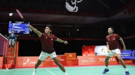 Ganda putra Indonesia Fajar Alfian/Muhammad Shohibul Fikri meraih medali perunggu Asian Games Aichi-Nagoya 2026 setelah kalah dari wakil China, Liang Weikeng/Wang Chang di babak semifinal. (Foto: Dok. NOC/NMA)