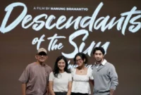 Hanung Bramantyo bersama para pemain Film Descendants of the Sun versi Indonesia. (Foto: IG Dian Sastrowardoyo)