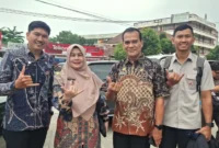 Kepala Dinas Pertanahan Kota Padang Desmon Danus, Camat Lubuk Kilangan Nurul Widya Siska Usman, serta Lurah Indarung Hamdi Yudistira. (Foto: Pemko Padang)