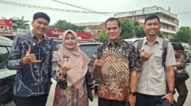 Kepala Dinas Pertanahan Kota Padang Desmon Danus, Camat Lubuk Kilangan Nurul Widya Siska Usman, serta Lurah Indarung Hamdi Yudistira. (Foto: Pemko Padang)