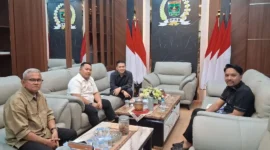 Fraksi Golkar saat berdiskusi terkait Ranperda Penyelenggaraan Pendidikan. (Foto: Ist)