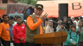 Gubernur Sumbar Mahyeldi saat Gladi Kesiapsiagaan Bencana Gempa Bumi dan Tsunami tingkat Provinsi Sumbar 2026 di Balai Naras, Lapangan Parkir Josal Football Academy, Cubadak Air Utara, Kota Pariaman, Rabu (30/9/2026). (Foto: Adpsb)
