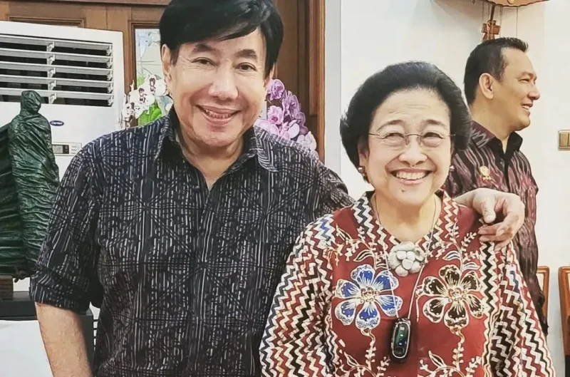 Guruh Sukarno Putra saat bersama Megawati Sukarno Putri. (Foto: IG @guruh_sukarno_putra)